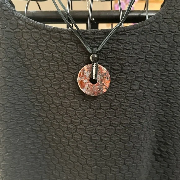 Mexican Crazy Lace Agate Donut Pendant on Genuine Leather - Picture 13 of 13